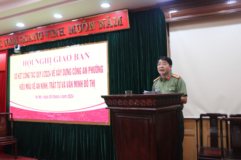 Thượng tá Nguyễn Văn Thức, Phó trưởng Phòng Tham mưu CATP báo cáo sơ kết công tác xây dựng Công an phường kiểu mẫu về an ninh trật tự và văn minh đô thị quý I-2024 Thượng tá Nguyễn Văn Thức, Phó trưởng Phòng Tham mưu CATP báo cáo sơ kết công tác xây dựng Công an phường kiểu mẫu về an ninh trật tự và văn minh đô thị quý I-2024