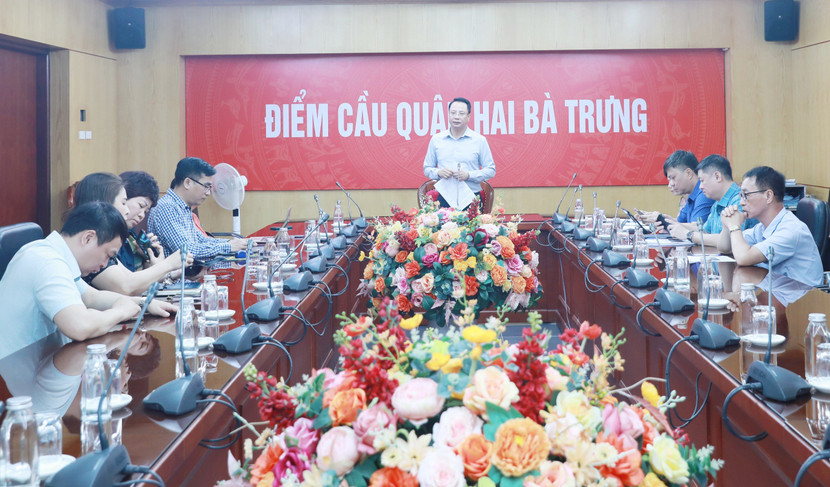 Ông Nguyễn Mạnh Hùng, Phó Chủ tịch UBND quận chủ trì buổi làm việc