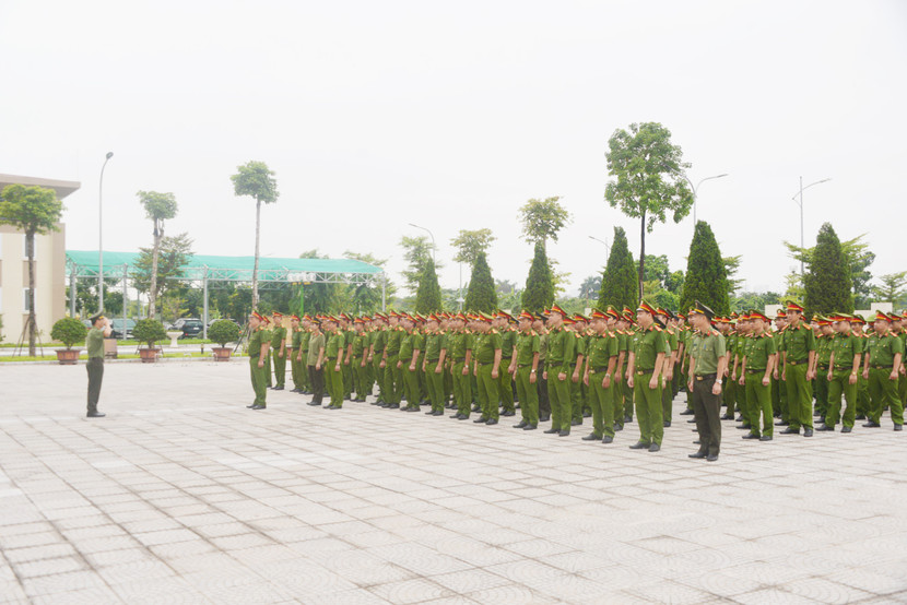 Tập huấn điều lệnh giúp CAQ Bắc Từ Liêm nâng cao nhận thức về đội ngũ, tác phong, kỷ luật chiến đấu