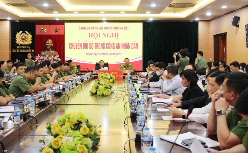 Hội nghị được tổ chức bằng hình thức trực tuyến. Hình ảnh tại điểm cầu CATP Hà Nội với sự tham dự của Phó Chủ tịch Thường trực UBND TP Hà Nội Nguyễn Hồng Sơn và Giám đốc CATP - Trung tướng Nguyễn Hải Trung Hội nghị được tổ chức bằng hình thức trực tuyến. Hình ảnh tại điểm cầu CATP Hà Nội với sự tham dự của Phó Chủ tịch Thường trực UBND TP Hà Nội Nguyễn Hồng Sơn và Giám đốc CATP - Trung tướng Nguyễn Hải Trung