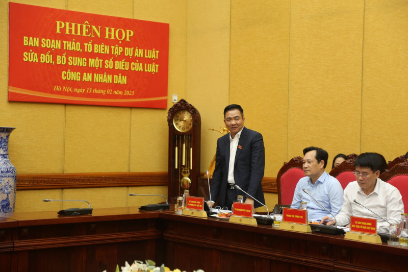 Trung tướng Nguyễn Minh Đức, Phó Chủ nhiệm Ủy ban Quốc phòng và An ninh của Quốc hội phát biểu tại phiên họp Trung tướng Nguyễn Minh Đức, Phó Chủ nhiệm Ủy ban Quốc phòng và An ninh của Quốc hội phát biểu tại phiên họp