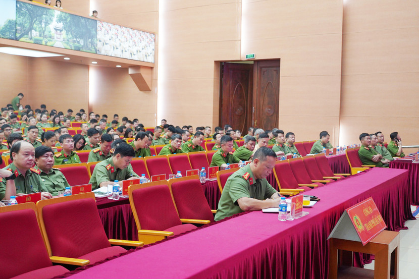 Hội nghị được tổ chức bằng hình thức trực tuyến đến Công an các địa phương (Hình ảnh tại điểm cầu CATP Hà Nội)