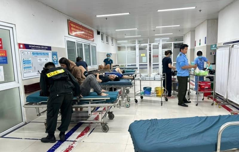 Lực lượng CSCĐ Công an tỉnh Quảng Bình đưa người bị nạn đến bệnh viện cấp cứu Lực lượng CSCĐ Công an tỉnh Quảng Bình đưa người bị nạn đến bệnh viện cấp cứu