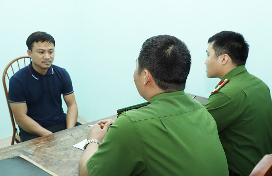 Công an huyện Kim Bảng làm việc với Tạ Văn Phông Công an huyện Kim Bảng làm việc với Tạ Văn Phông