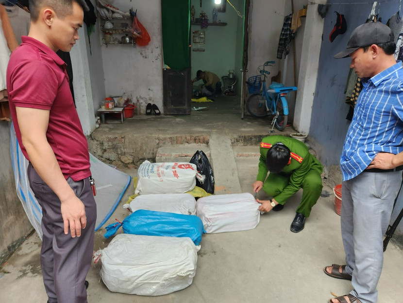 Cơ quan CSĐT CAH Mỹ Đức khám xét nhà đối tượng