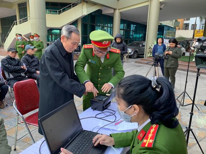 CAQ Hai Bà Trưng cấp CCCD lưu động cho người dân