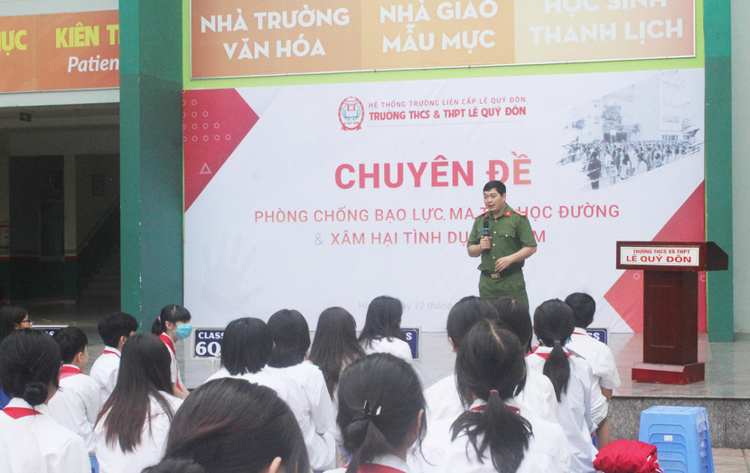 Với kiến thức phong phú từ thực tiễn, báo cáo viên đã mang đến cho các em học sinh nhiều nội dung bổ ích