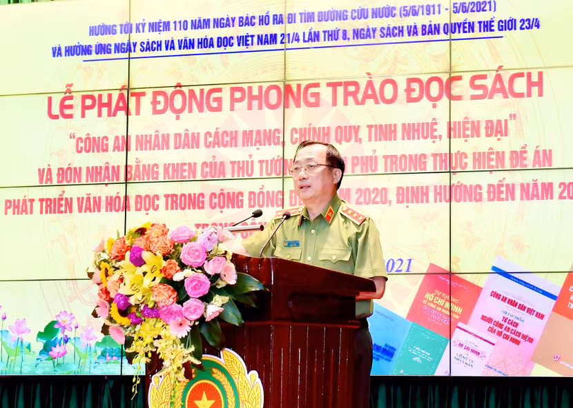 Thượng tướng Nguyễn Văn Thành, Thứ trưởng Bộ Công an phát động phong trào đọc sách trong lực lượng CAND Thượng tướng Nguyễn Văn Thành, Thứ trưởng Bộ Công an phát động phong trào đọc sách trong lực lượng CAND