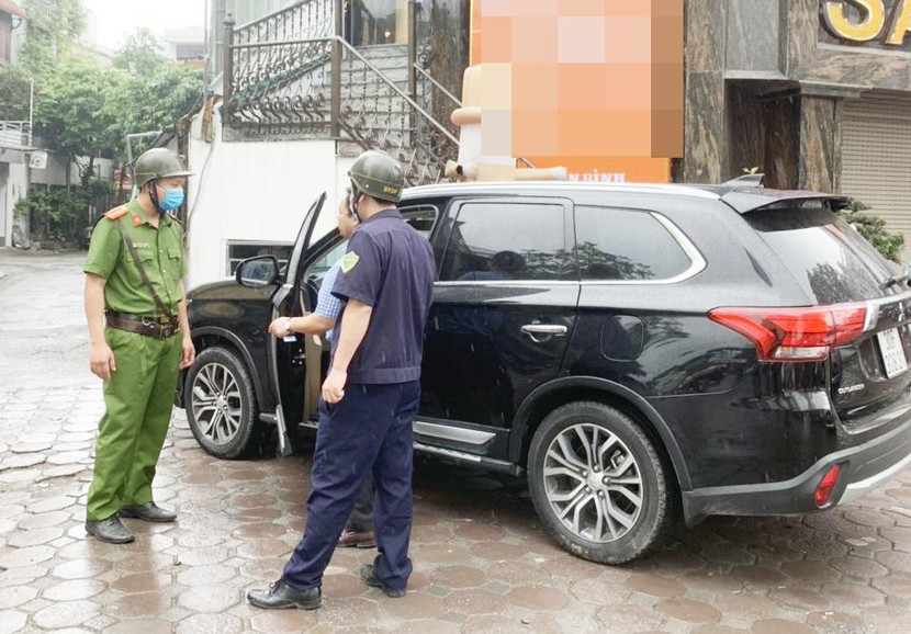 CAP Mỹ Đình 2 nhắc nhỏ người dân không chiếm dụng vỉa hè làm nơi đỗ xe