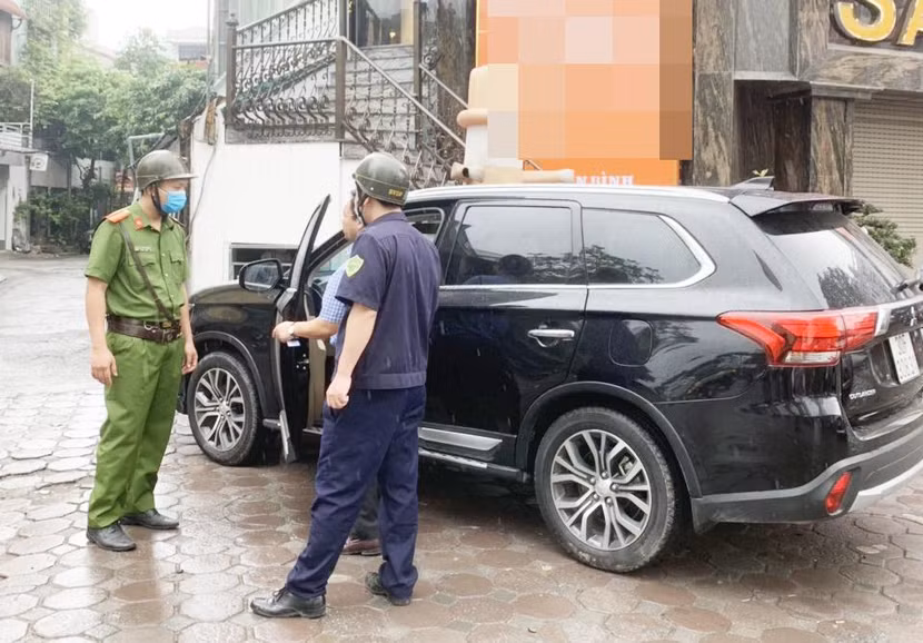 CAP Mỹ Đình 2 nhắc nhỏ người dân không chiếm dụng vỉa hè làm nơi đỗ xe