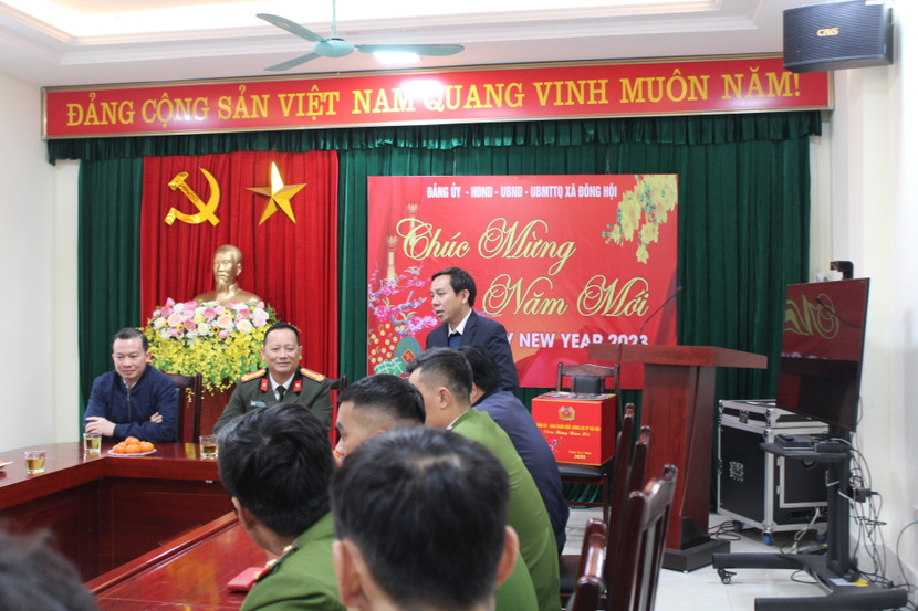 Ông Hoàng Văn Hội, Bí thư Đảng ủy xã Đông Hội cảm ơn tình cảm của Đảng ủy, Ban Giám đốc CATP dành cho Công an xã và nhân dân xã Đông Hội