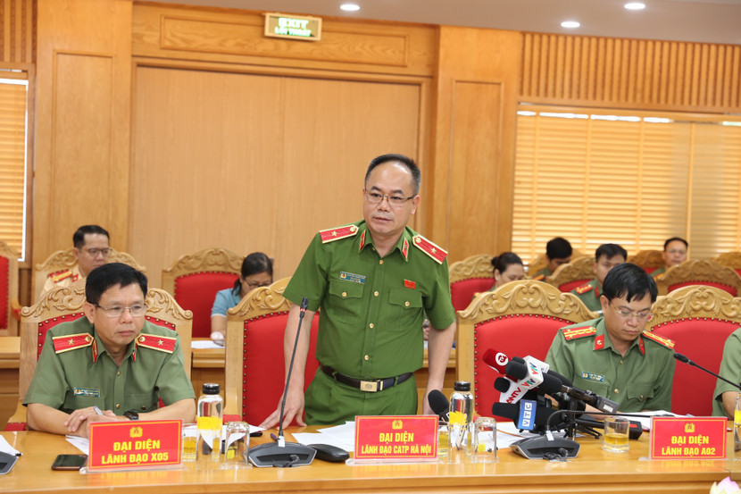 Thiếu tướng Nguyễn Thanh Tùng, Phó Giám đốc CATP Hà Nội trả lời câu hỏi của phóng viên tại họp báo thông báo tình hình công tác công an 6 tháng đầu năm