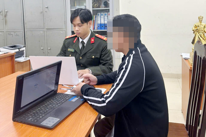 Cơ quan công an làm việc với anh C