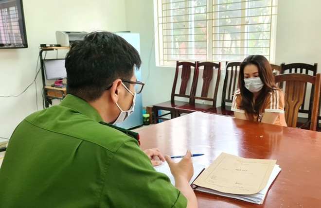 Cơ quan CSĐT - CAQ Nam Từ Liêm ghi lời khai đối tượng lừa đảo chiếm đoạt qua 'mạng'