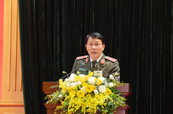 Trung tướng Lương Tam Quang trình báo cáo tổng kết 30 năm công tác công an thực hiện đường lối của Đảng về công tác tôn giáo Trung tướng Lương Tam Quang trình báo cáo tổng kết 30 năm công tác công an thực hiện đường lối của Đảng về công tác tôn giáo