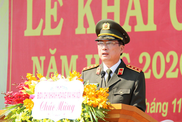 Thượng tướng Nguyễn Văn Thành, Ủy viên Trung ương Đảng, Thứ trưởng Bộ Công an phát biểu chúc mừng lễ khai giảng của thầy và trò trường Cao đẳng Cảnh sát nhân dân I