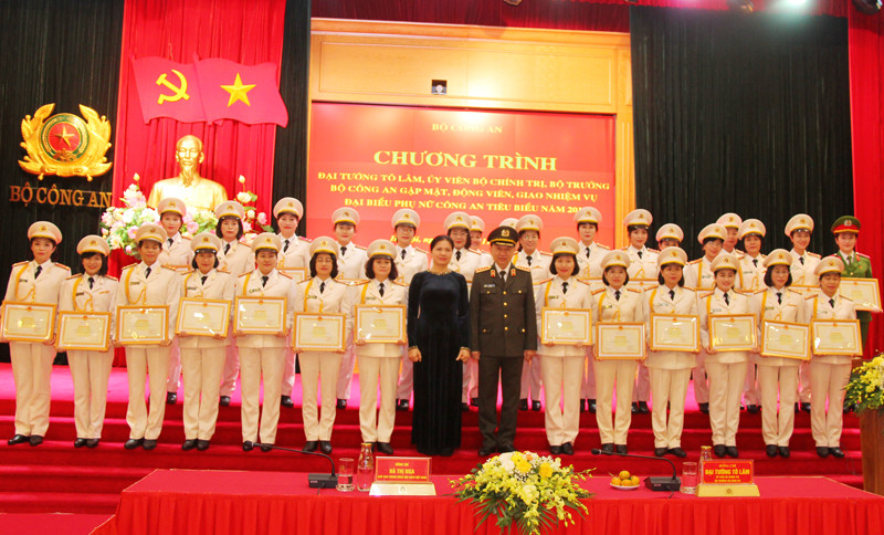 Các đại biểu dự buổi gặp mặt