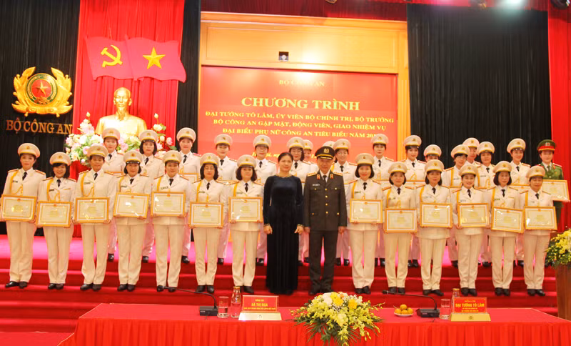 Các đại biểu dự buổi gặp mặt