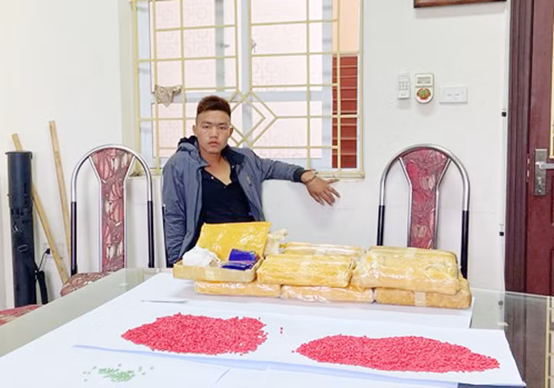 Đối tượng Hạng Seo Trung cùng tang vật vụ án Đối tượng Hạng Seo Trung cùng tang vật vụ án