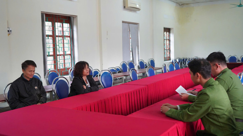 Công an phường Linh Sơn làm việc với ông Trung và bà Hằng