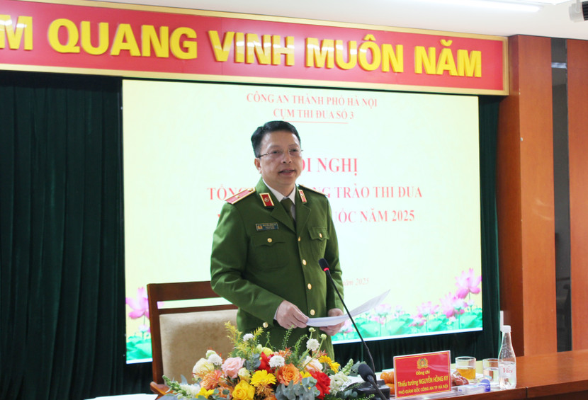 Thiếu tướng Nguyễn Hồng Ky, Phó Giám đốc CATP Hà Nội phát biểu tại hội nghị