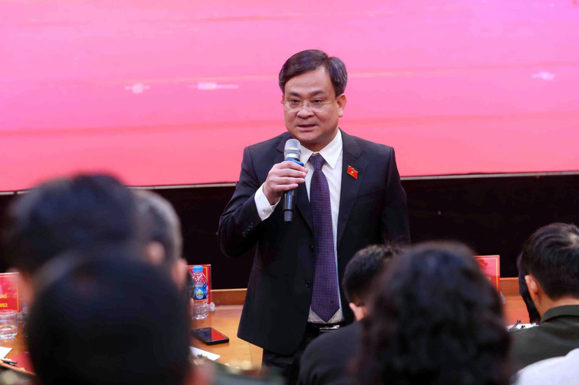 Thiếu tướng Vũ Huy Khánh, Đại biểu Quốc hội khóa XV, Ủy viên chuyên trách Ủy ban Quốc phòng, An ninh và Đối ngoại của Quốc hội phát biểu tại buổi toạ đàm