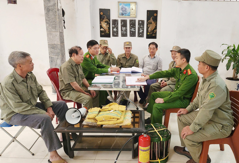 Các buổi giao ban diễn ra thường xuyên để giải quyết các vấn đề phát sinh và triển khai nhiệm vụ mới Các buổi giao ban diễn ra thường xuyên để giải quyết các vấn đề phát sinh và triển khai nhiệm vụ mới