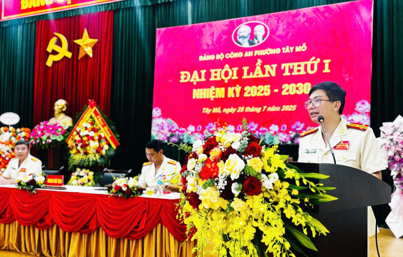 Thượng tá Nguyễn Công Lương, Bí thư Đảng ủy, Trưởng Công an phường phát biểu tại Đại hội Thượng tá Nguyễn Công Lương, Bí thư Đảng ủy, Trưởng Công an phường phát biểu tại Đại hội