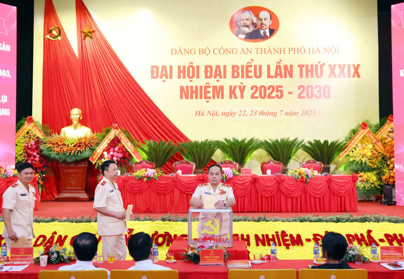 Đại hội bầu Đoàn đại biểu dự Đại hội Đại biểu Đảng bộ thành phố Hà Nội lần thứ XVIII