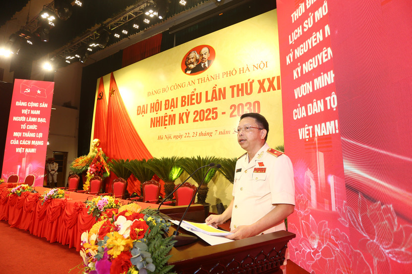 Thiếu tướng Nguyễn Hồng Ky, Phó Giám đốc CATP phát biểu tại Đại hội