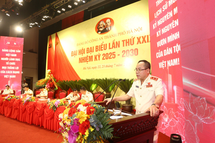 Trung tướng Nguyễn Thanh Tùng, Ủy viên Ban Thường vụ Thành ủy, Bí thư Đảng ủy, Giám đốc CATP Hà Nội phát biểu khai mạc Đại hội
