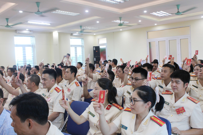 Các đại biểu thể hiện ý chí tại Đại hội Các đại biểu thể hiện ý chí tại Đại hội