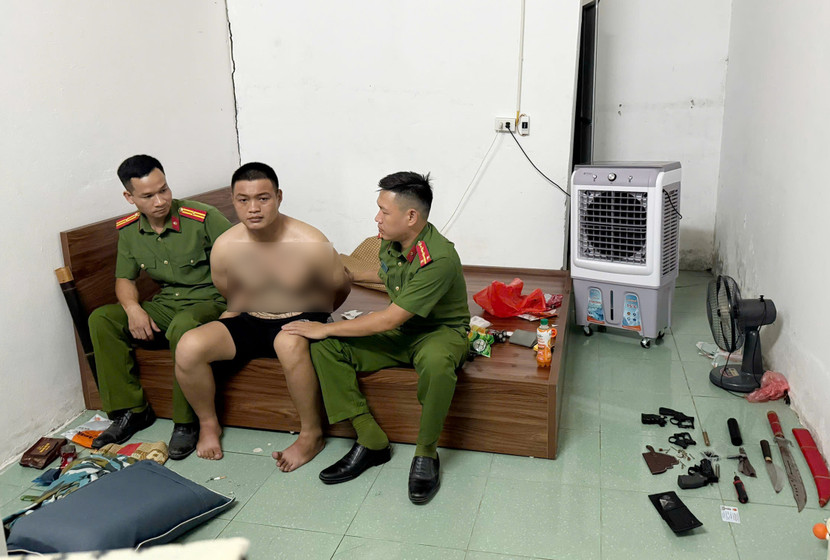 Tổ Phòng chống tội phạm Công an xã Hoài Đức khống chế Nguyễn Tiến Thái tại nhà trọ