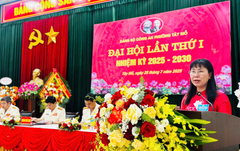 Đồng chí Nguyễn Thị Thúy Hà, Phó Bí thư Thường trực Đảng ủy phường Tây Mỗ phát biểu tại Đại hội Đồng chí Nguyễn Thị Thúy Hà, Phó Bí thư Thường trực Đảng ủy phường Tây Mỗ phát biểu tại Đại hội