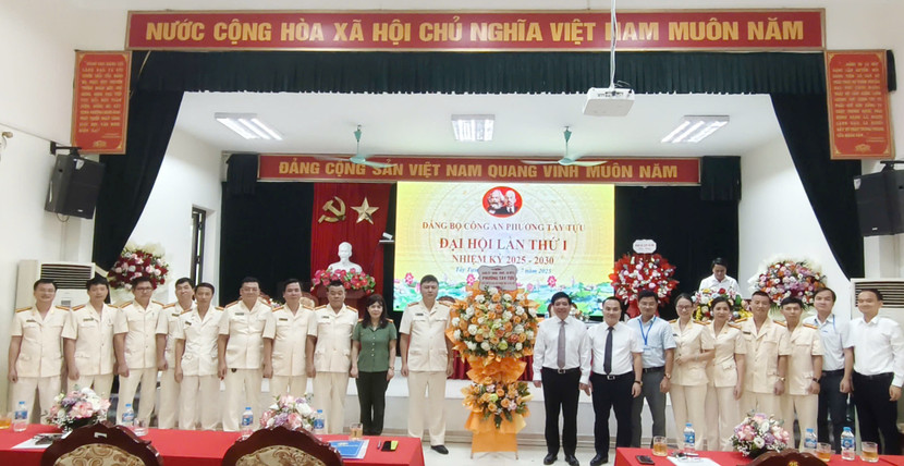 Ban chấp hành Đảng bộ Công an phường Tây Tựu ra mắt Đại hội