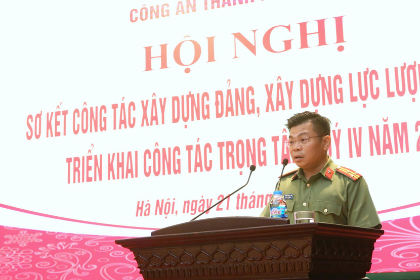 Thượng tá Phạm Đăng Khôi, Chánh Thanh tra CATP phát biểu tại hội nghị Thượng tá Phạm Đăng Khôi, Chánh Thanh tra CATP phát biểu tại hội nghị