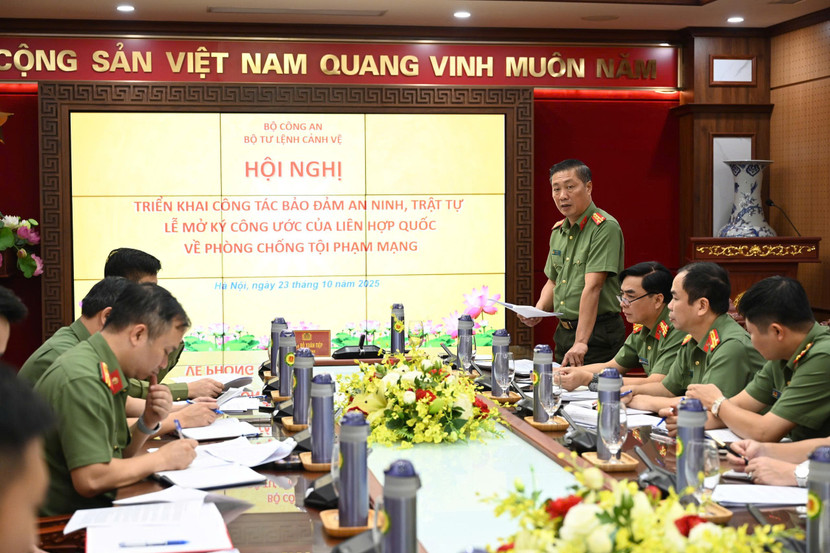 Đại tá Đỗ Xuân Tiệp – Phó Tư lệnh Bộ Tư lệnh Cảnh vệ phát biểu tại hội nghị