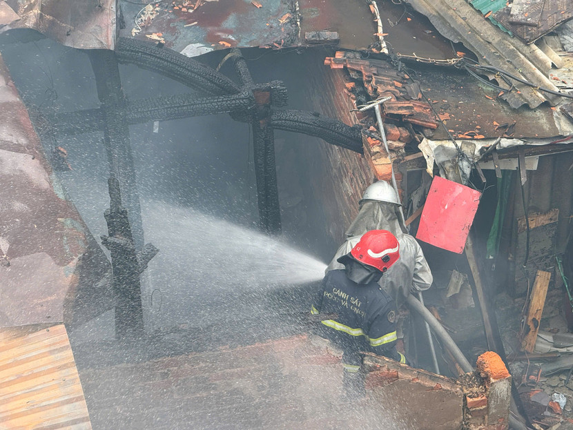 Lực lượng cứu hỏa chữa cháy tại hiện trường