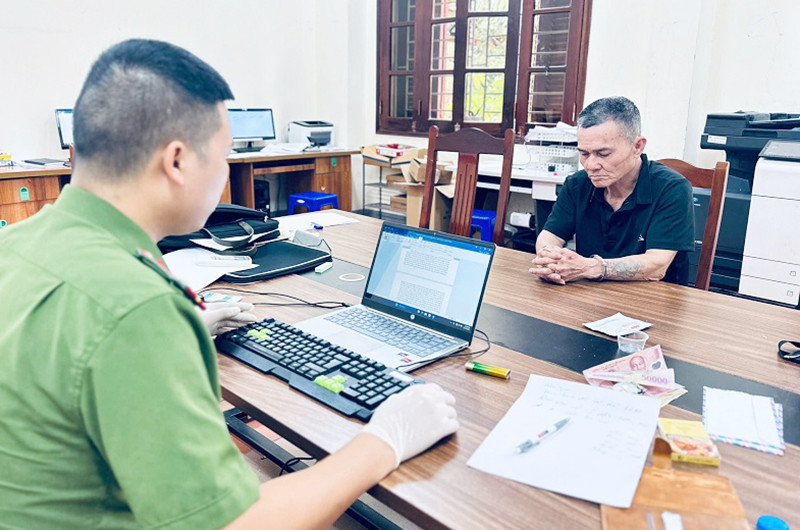 Người đàn ông "U70" chuyển ma túy cho Đào