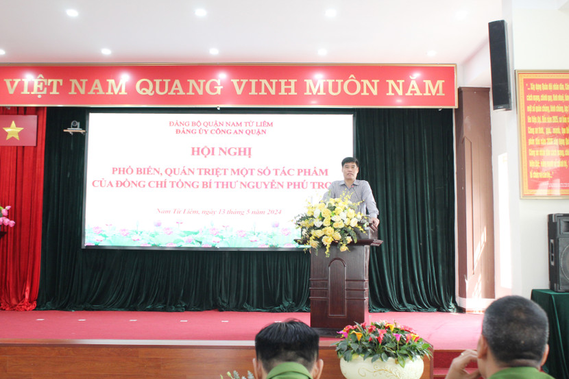 PGS.TS Lê Văn Cường, Phó Viện trưởng Viện Xây dựng Đảng, Học viện Chính trị Quốc gia Hồ Chí Minh quán triệt một số nội dung các tác phẩm của Tổng Bí thư Nguyễn Phú Trọng