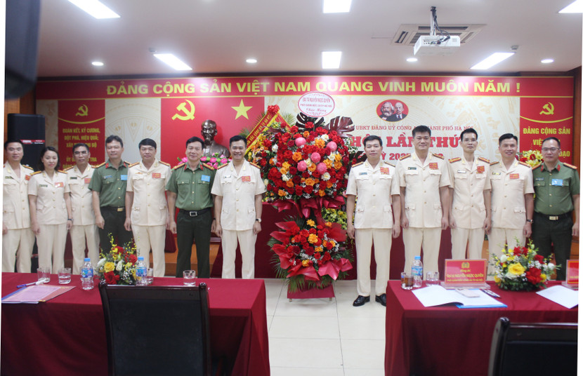 Các đơn vị chúc mừng Ban Chấp hành Chi bộ nhiệm kỳ 2025-2030