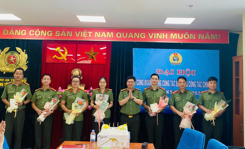 Công tác chính sách, chăm lo đời sống CBCS, Đảng viên luôn được Phòng Tổ chức cán bộ quan tâm Công tác chính sách, chăm lo đời sống CBCS, Đảng viên luôn được Phòng Tổ chức cán bộ quan tâm