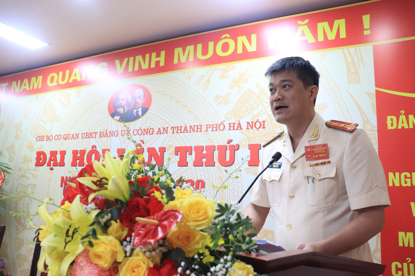 Đại tá Nguyễn Thanh Bình, Phó Trưởng phòng trình bày dự thảo Báo cáo chính trị tại Đại hội