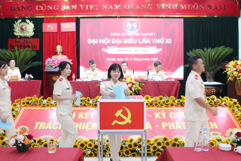 Đại hội đã bầu 13 đồng chí vào Ban Chấp hành Đảng bộ nhiệm kỳ 2025-2030