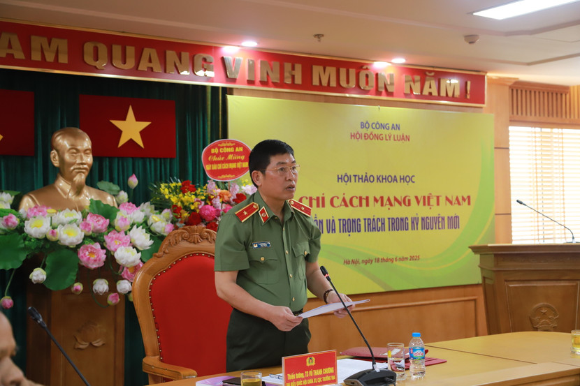 Thiếu tướng, TS. Vũ Thanh Chương, Cục trưởng Cục Khoa học, Chiến lược và Lịch sử Công an điều hành tham luận tại Hội thảo Thiếu tướng, TS. Vũ Thanh Chương, Cục trưởng Cục Khoa học, Chiến lược và Lịch sử Công an điều hành tham luận tại Hội thảo