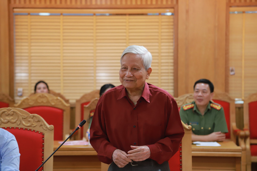 Nhà báo Hà Đăng tham luận tại Hội thảo Nhà báo Hà Đăng tham luận tại Hội thảo