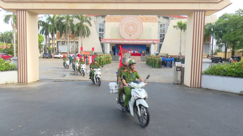 Biểu dương lực lượng tại lễ ra quân Biểu dương lực lượng tại lễ ra quân