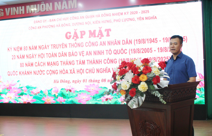 Đại tá Nguyễn Ngọc Quyền, Phó Bí thư Đảng ủy, Phó Giám đốc CATP Hà Nội phát biểu tại buổi gặp mặt