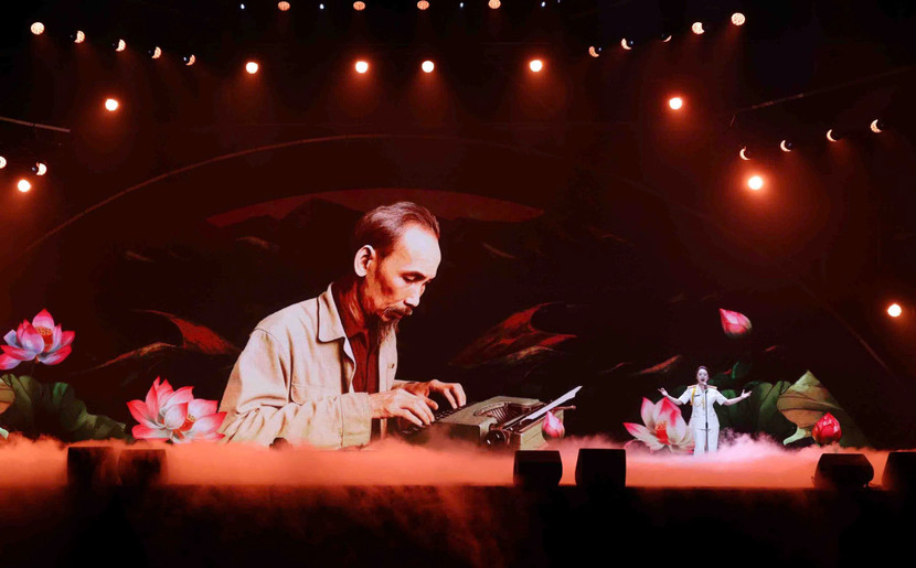 Ca khúc &quot;Từ những dòng thư Bác&quot; qua phần trình bày của đồng chí Thanh Hương, cán bộ Công an tỉnh Sơn La