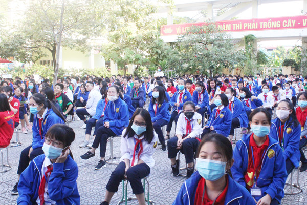 Học sinh hào hứng với buổi tuyên truyền pháp luật xuất phát từ thực tiễn Học sinh hào hứng với buổi tuyên truyền pháp luật xuất phát từ thực tiễn